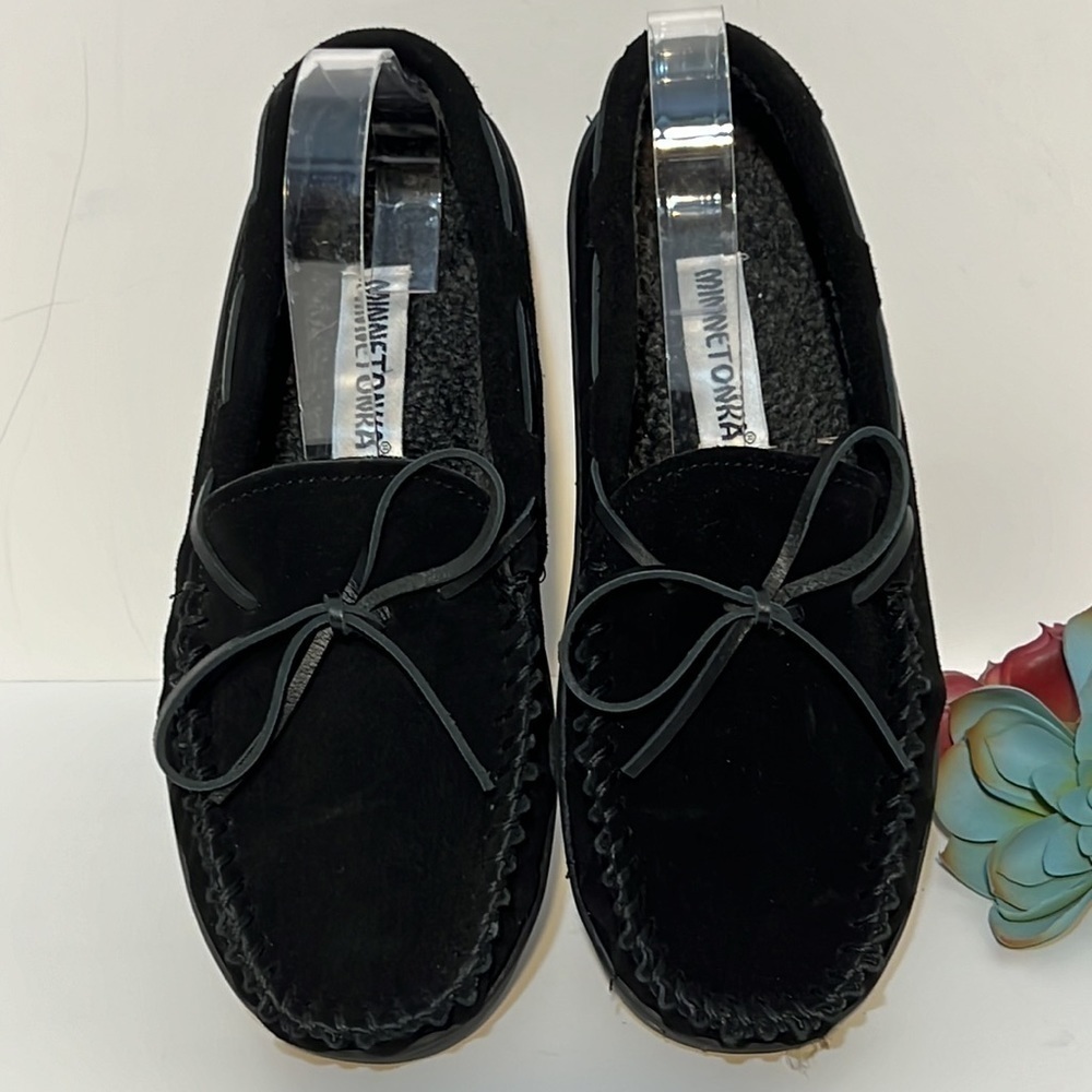 Minnetonka Mens Black Faux Fur Lined Moccasin Slippers Size 9